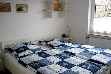 Schlafzimmer (Ansicht von Tür aus)